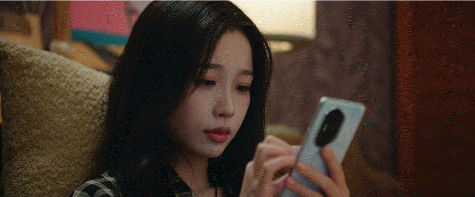 姜暮 总是你迈出第一步在感情的赛道上，姜暮永远是那个率先起跑的人。她主动迈出第一