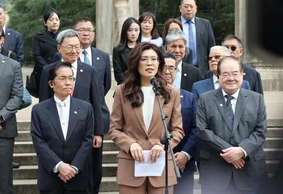 一篇演讲稿引爆台湾舆论：郑丽文中山陵发声太意外，背后信息量很大

麻烦看官老爷们