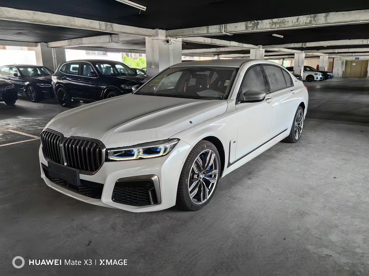 这时候买V12的宝马760多划算[哇]都是打着骨折…[伤心]#宝马7系##car