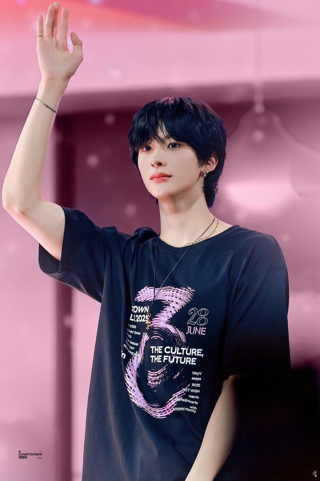 伦敦SMTOWN上的黑发Anton，legend清纯美男[爱慕] ​​​