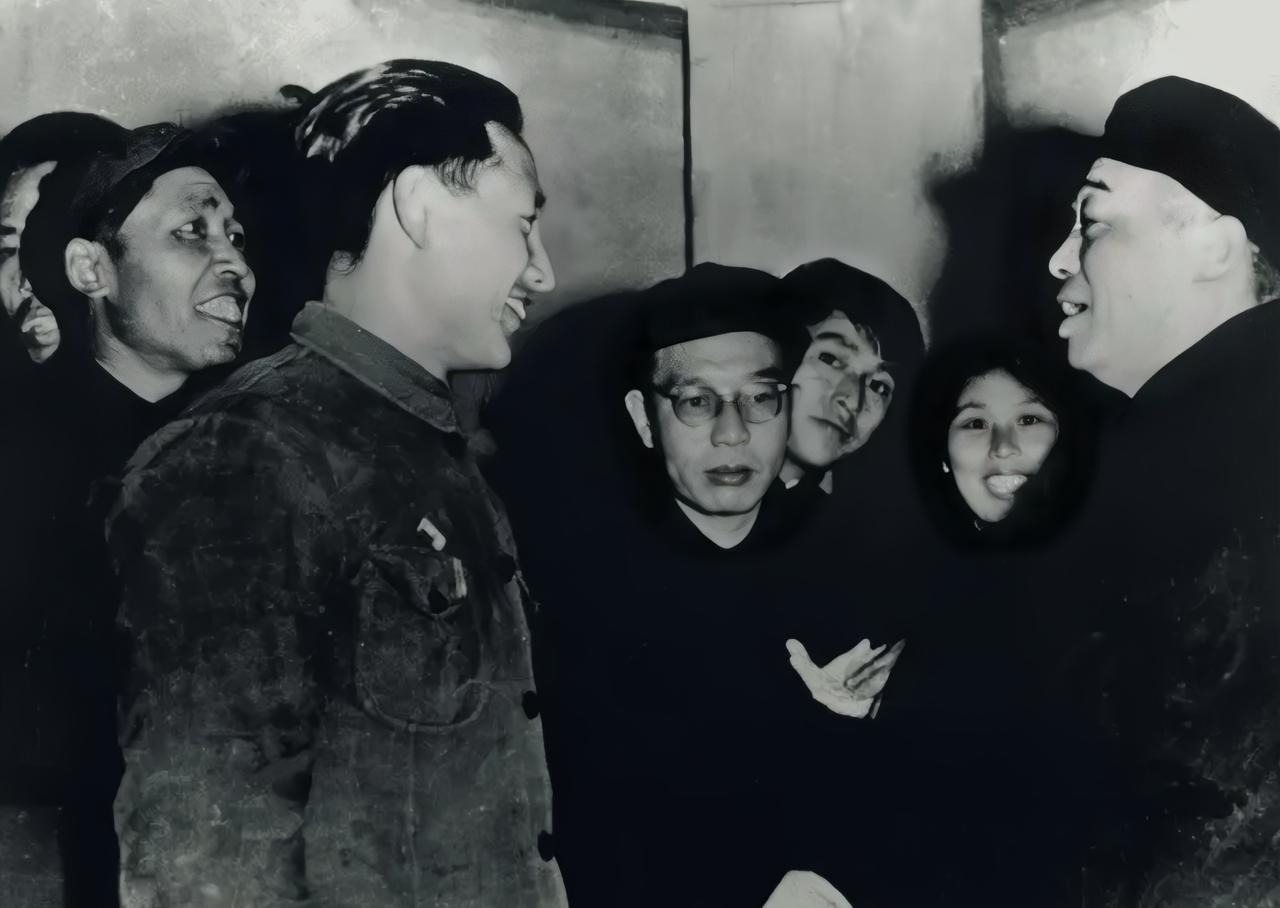 建国后，彭德怀到山东烟台视察，住当地招待所。他发现招待所的桌子上摆满了水果和香烟