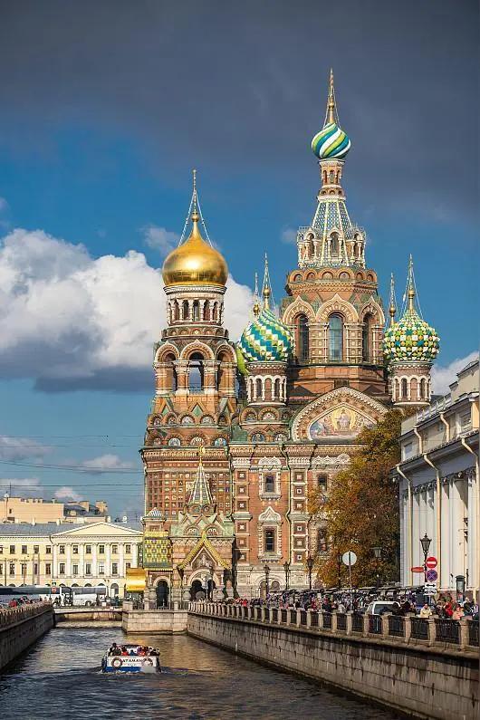 中俄免签实锤，普通人的机会和坑都藏在这！
 
12月1日这天，普京直接扔出王炸—