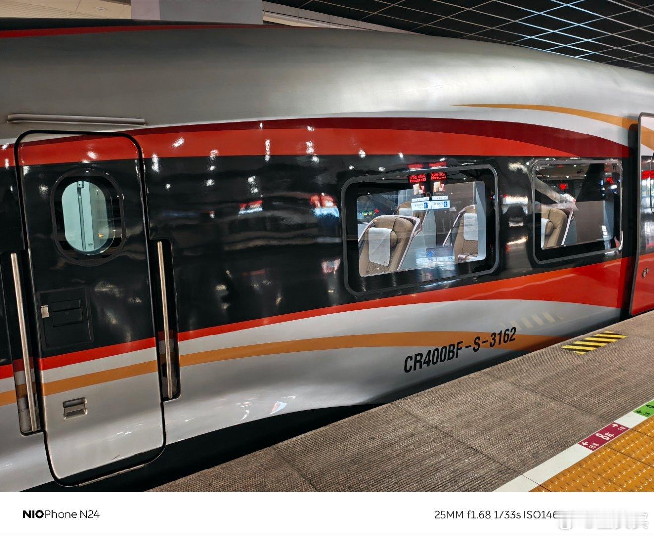 坐到了一列CR400BF-S，传说中的“技术提升型”高铁。大量使用模块化设计，在