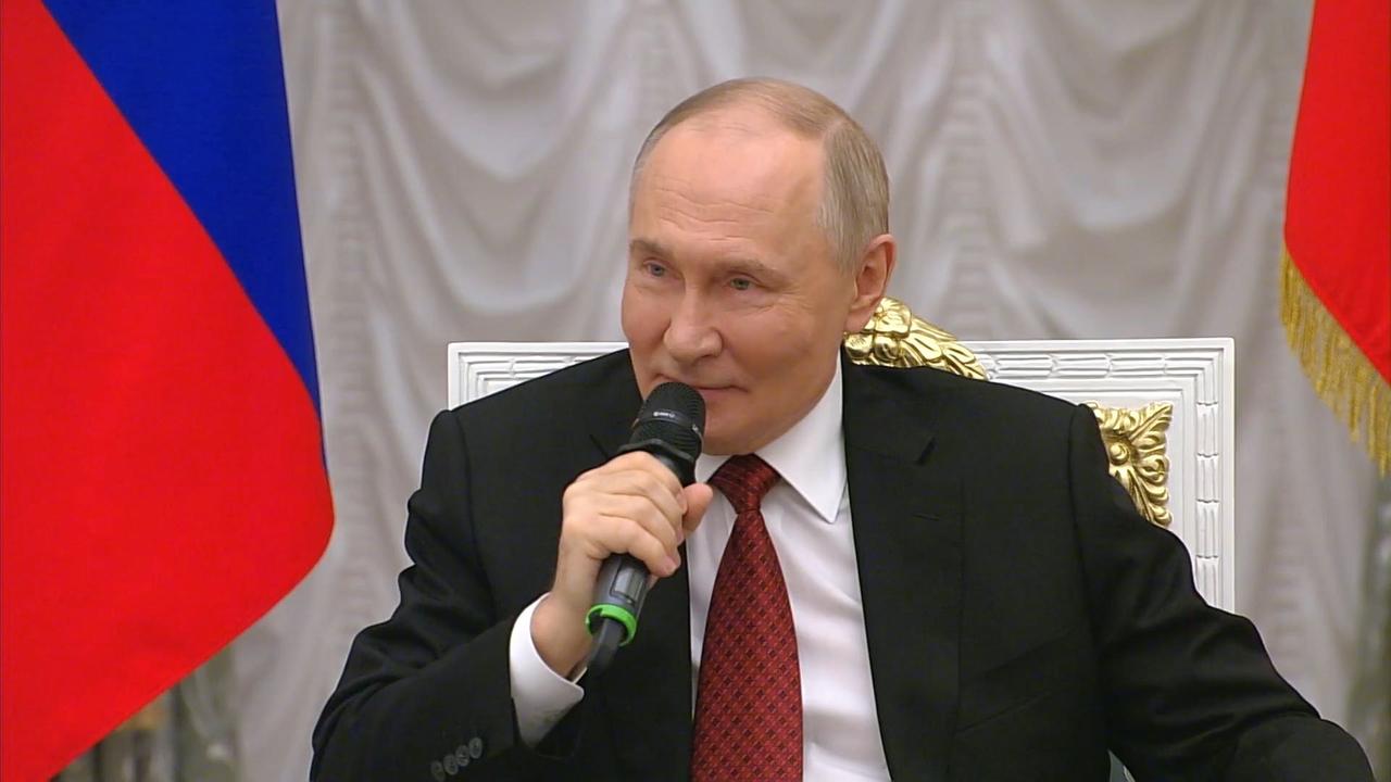 西方当初对俄罗斯下狠手搞制裁时，很多人都认定一件事：俄罗斯经济迟早要扛不住。可几