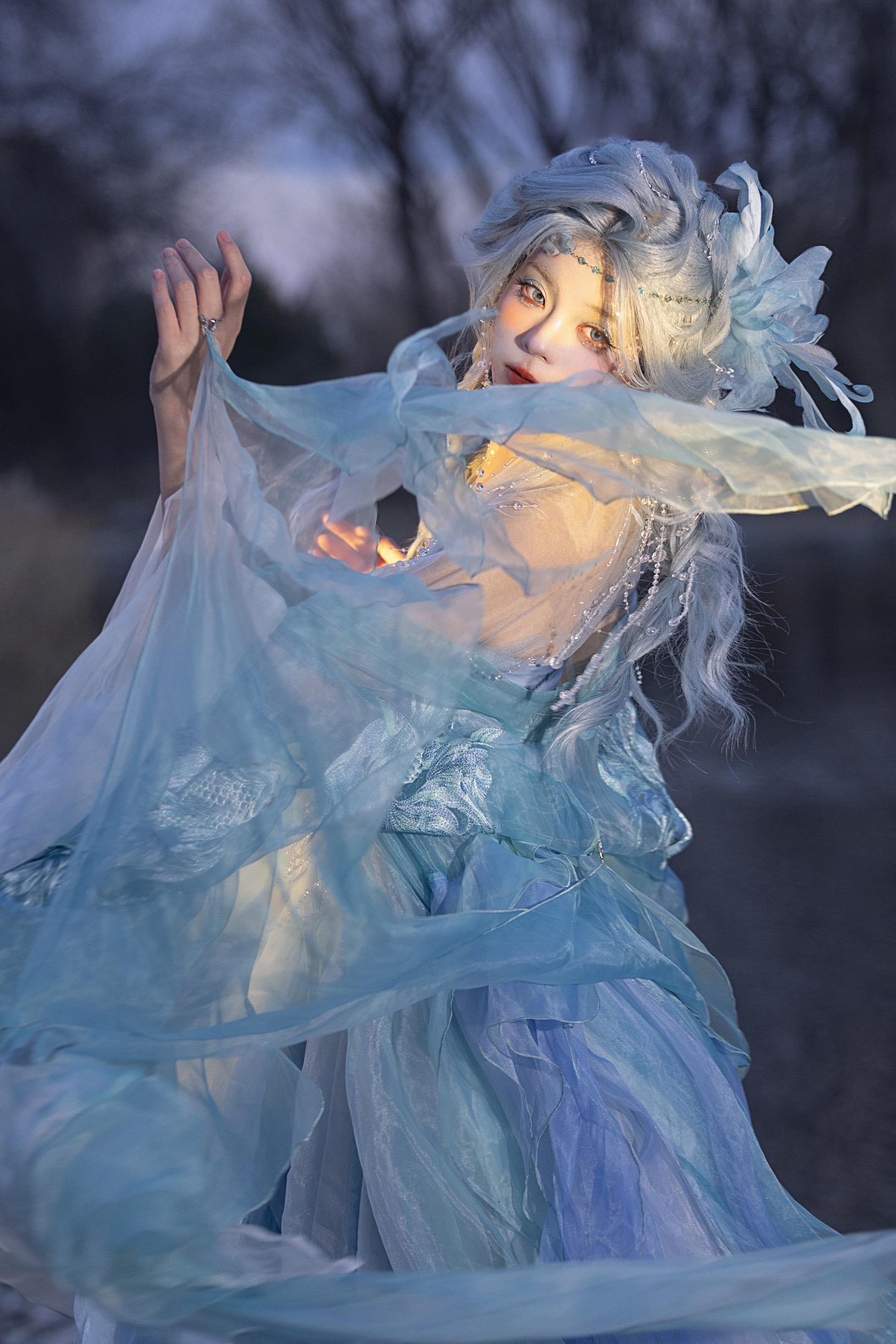 ‘ 她于月下起舞 ’