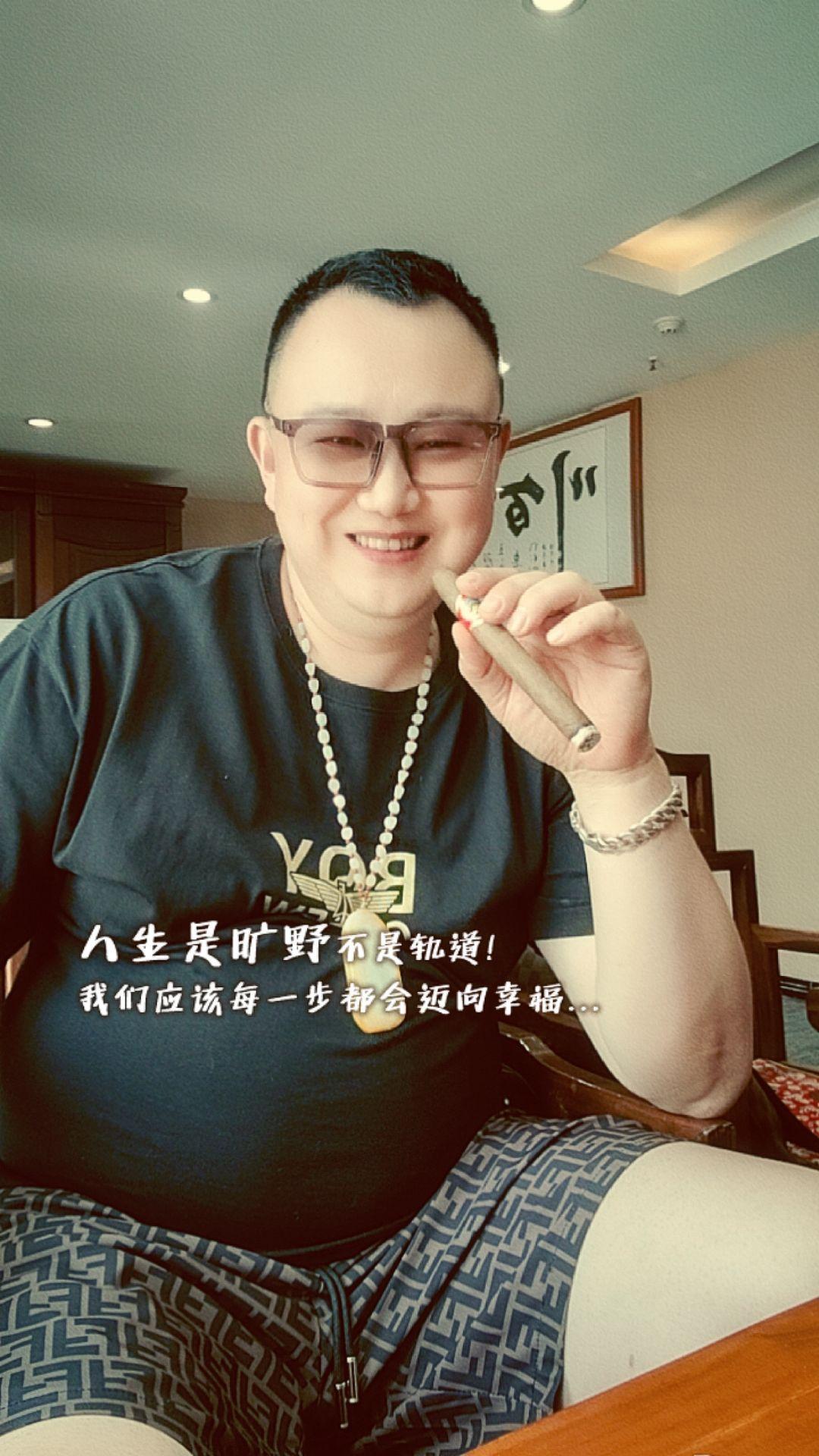 回不去当年，回不去从前，回不去的又何止是时间，这一趟人间，不论怎么选...