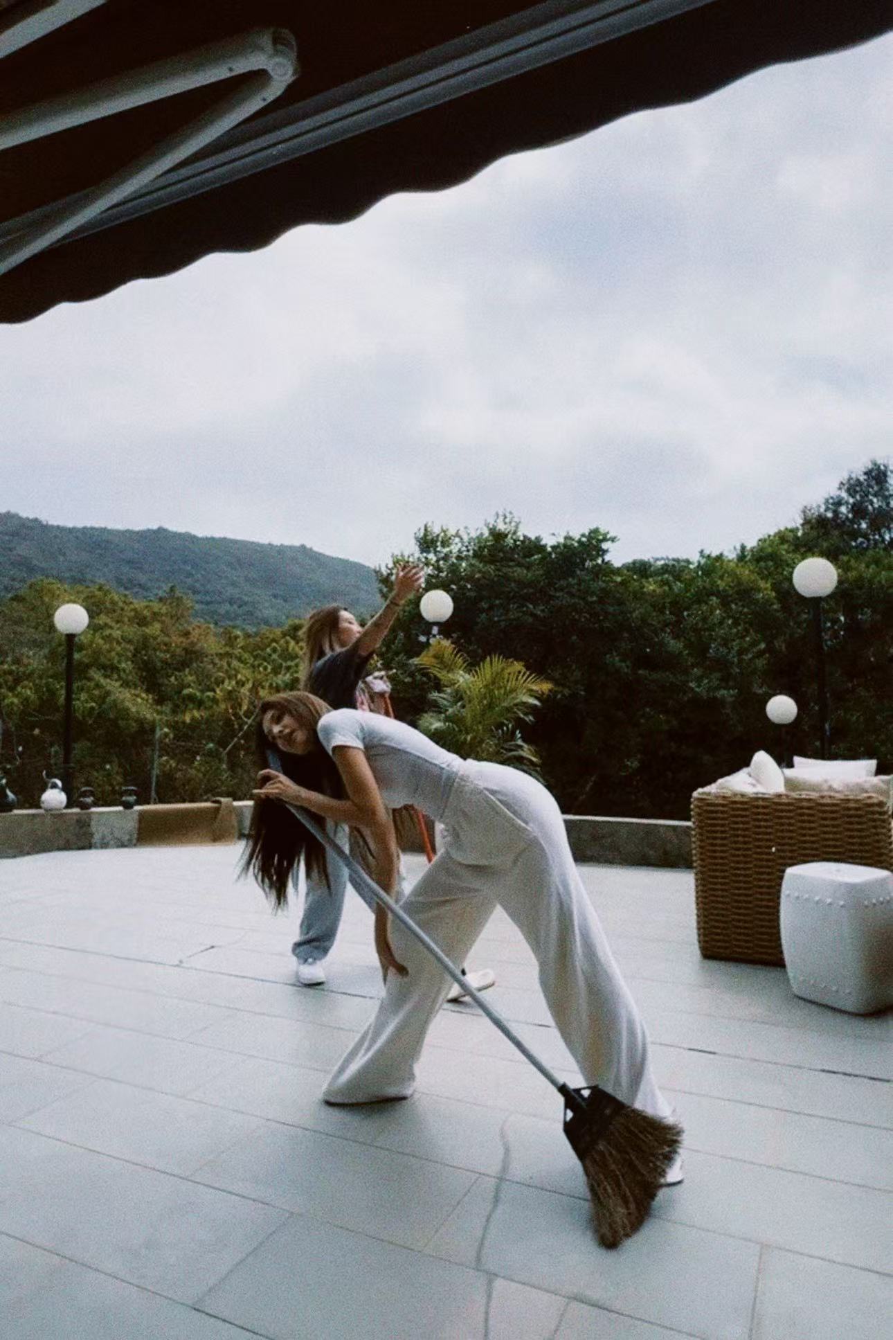 港姐冠军陈凯琳加盟浪姐 哇哦！看到港姐冠军加盟《乘风2026》，真的有被姐姐的勇