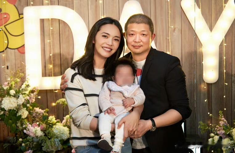 姚晨曹郁官宣离婚，我并不意外，他们婚后生了一儿一女，一直都是离婚不离家的状态。
