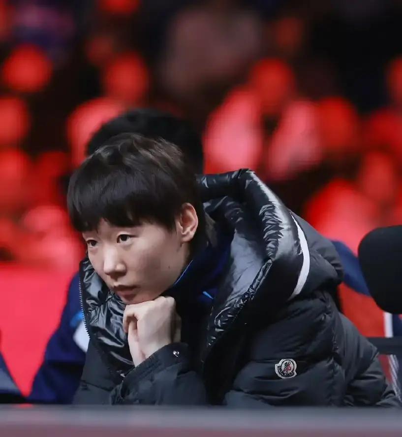 王曼昱没上场却带队夺冠
 
12月24日乒超决赛，山东鲁能3-1深圳大学。镜头扫