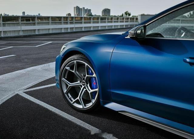 #汽车资讯# 【奥迪全新轿跑海外发布，配4.0T双涡轮引擎，百公里加速3.4秒】