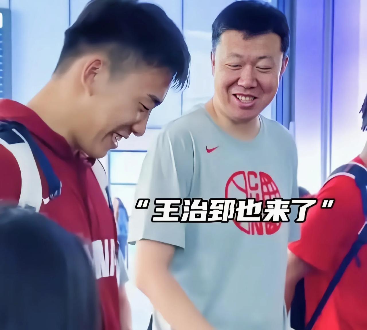 感谢王治郅对中国男篮无偿奉献，中国男篮热身赛赛前他再一次出现
中国男篮热身赛开打