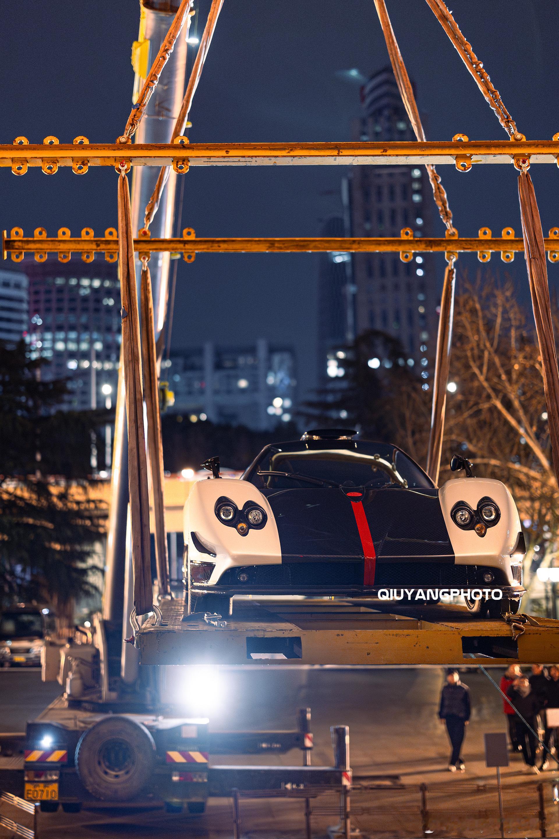 Pagani Zonda Cinque #cars01豪车拍# 随着展览的结束，