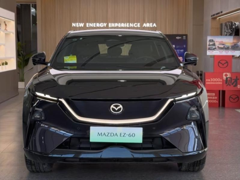 马自达eZ 60这台车感觉非常不像马自达的以观作风，除了外观，有一些马自达家族化