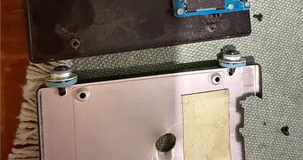 物理銷毀SSD：結果根本沒貫穿PCB！直接就扔到垃圾桶了