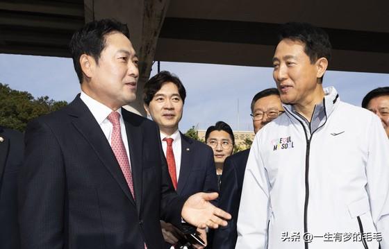 韩国首尔市长吴世勋在涉嫌违反《政治资金法》受审期间，与党首张东赫就首尔市长预选登