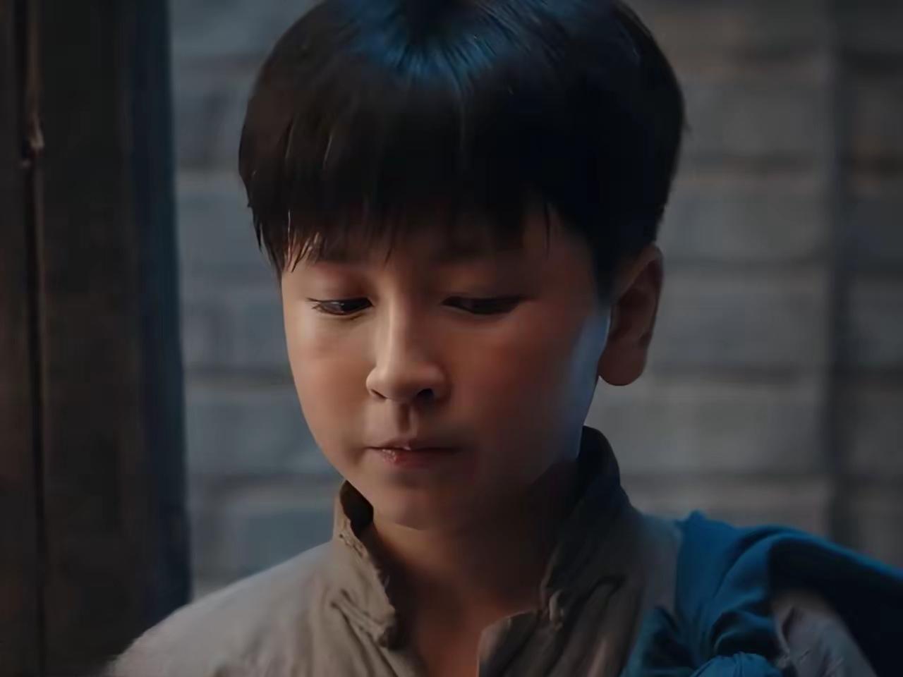 追剧《灼灼韶华》程辉已经长成小大人了，处处护着姐姐韶华。
      夏初请韶华