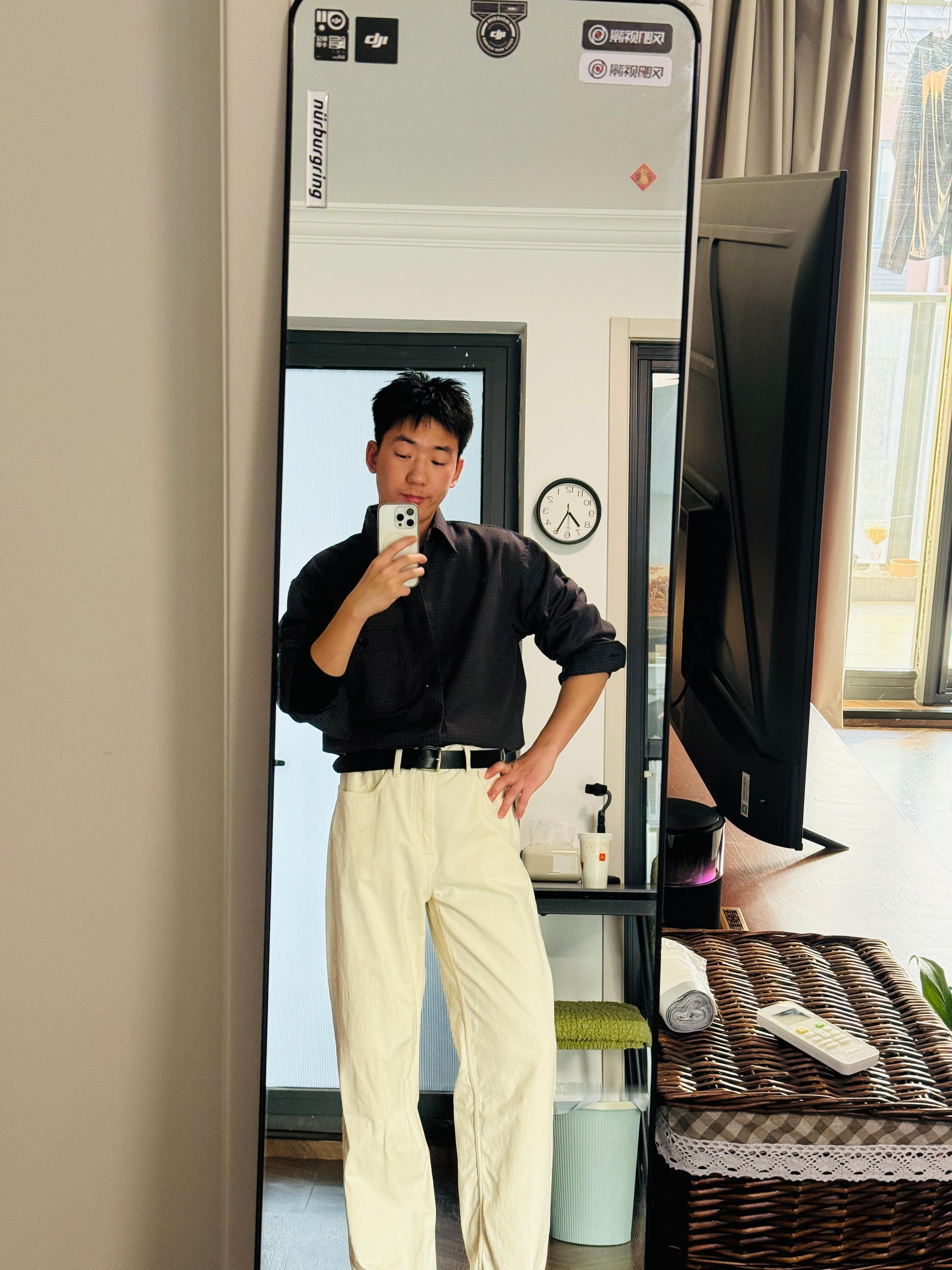 今日，一睁眼，起晚了！着急忙慌，拍小红书、做早饭、去健身房、见咸鱼买家、吃饭、洗