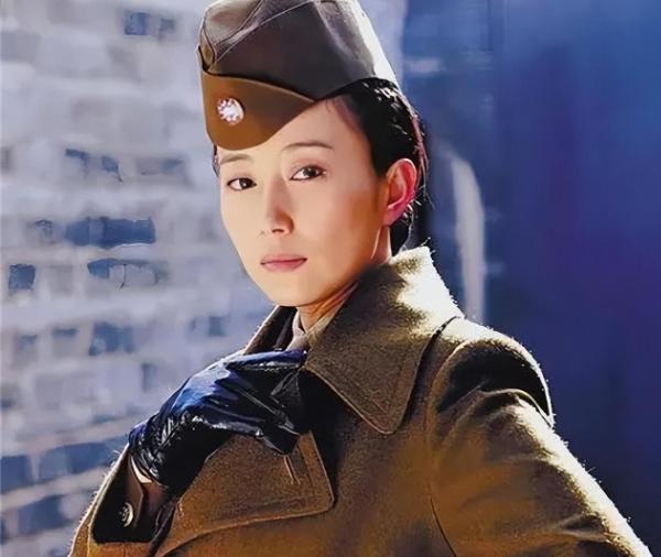 1980年，广州军区总医院院内，一场低调抓捕行动悄然展开。一名24岁的女护士被当