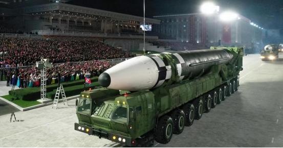 美国敢打伊朗，为什么偏偏不敢动朝鲜？答案说出来很多人不信，因为伊朗最多炸炸美军海