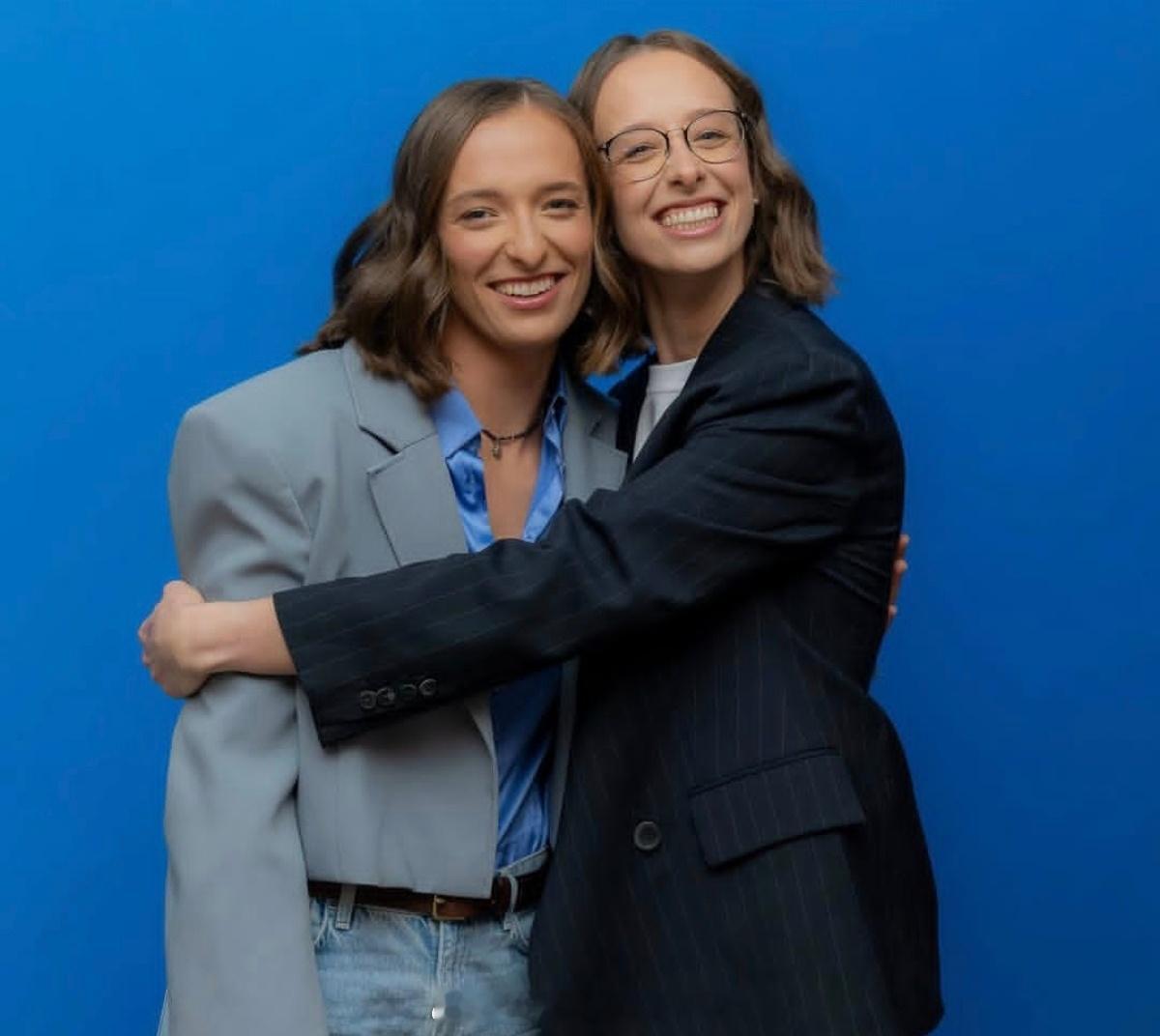 斯瓦泰克和亲姐姐，有几分相似？👀 