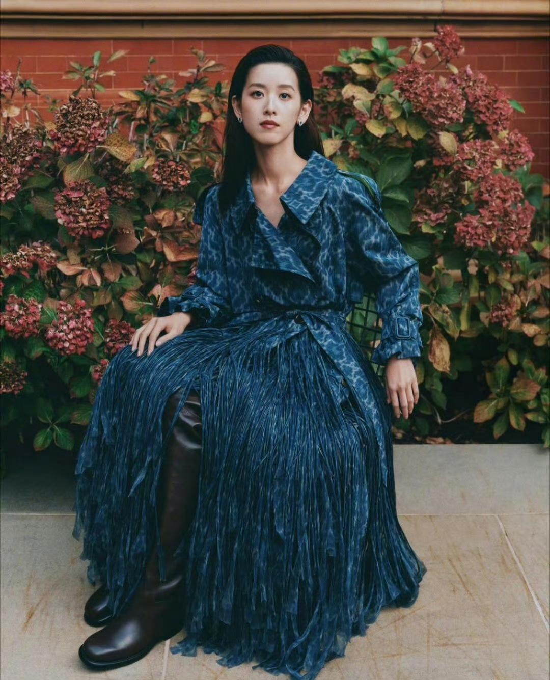 发现一个特别有意思的事，只要章泽天一出来营业，不管是哪个女明星，连内娱最美的刘亦