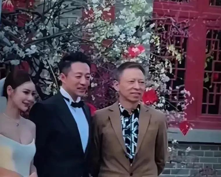 这场婚礼到场的嘉宾很有看头
汪小菲和马晓梅的婚礼终于如期举行，现场宾客满棚，把古