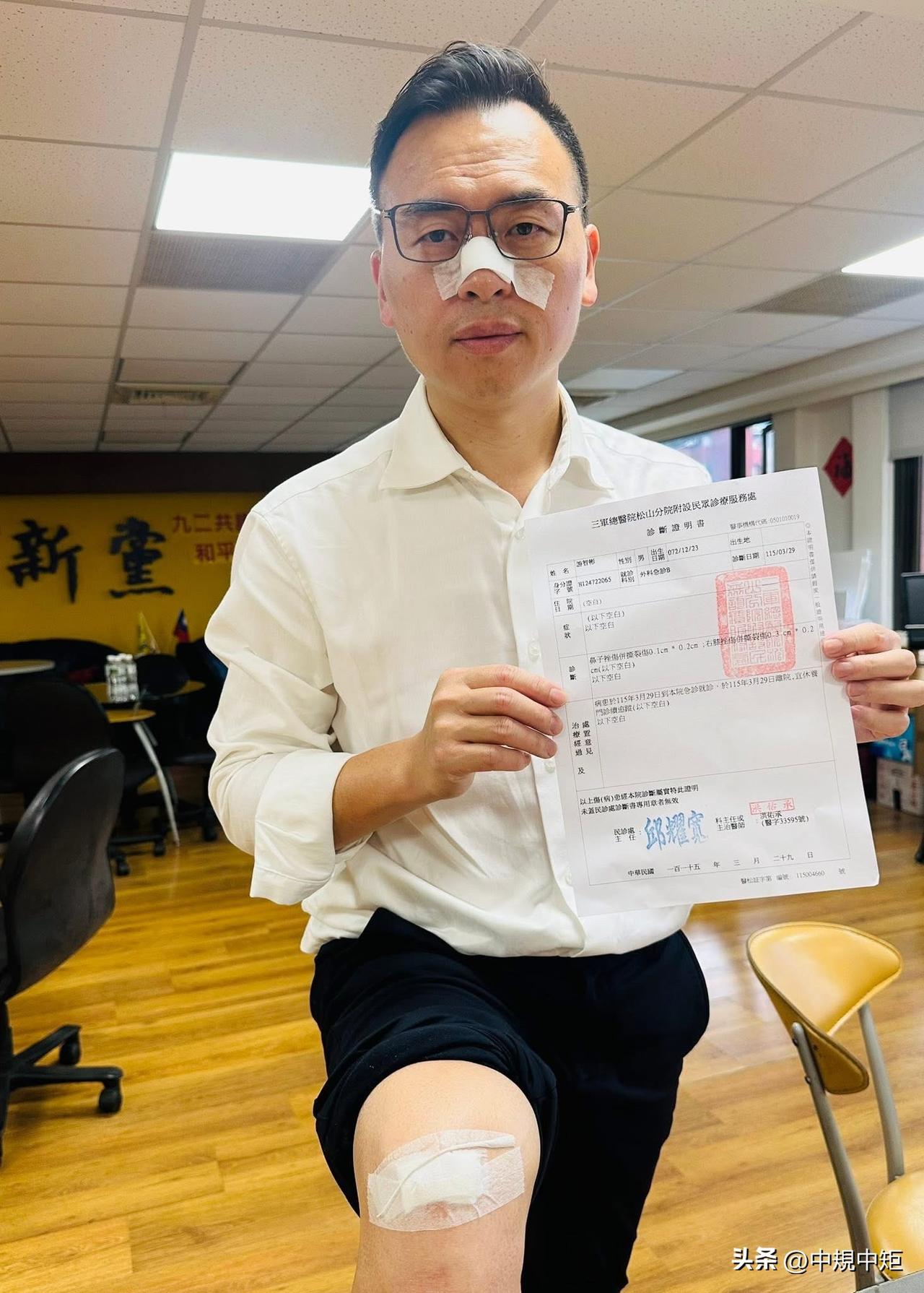 新党副秘书长游智彬今（29日）在脸书发文表示，今天去凯道挺柯P，竟被拖到莱尔后面