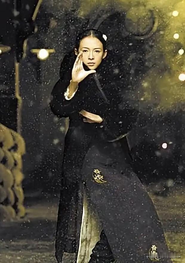 为什么章子怡凭“宫二”1串12无人质疑，而小宋佳凭“张桂梅”1串3却遭人诟病？因