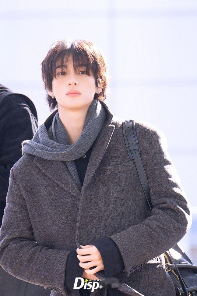 【Theqoo】今日穿着短大衣出国的Anton，冬日韩剧男主角 anton