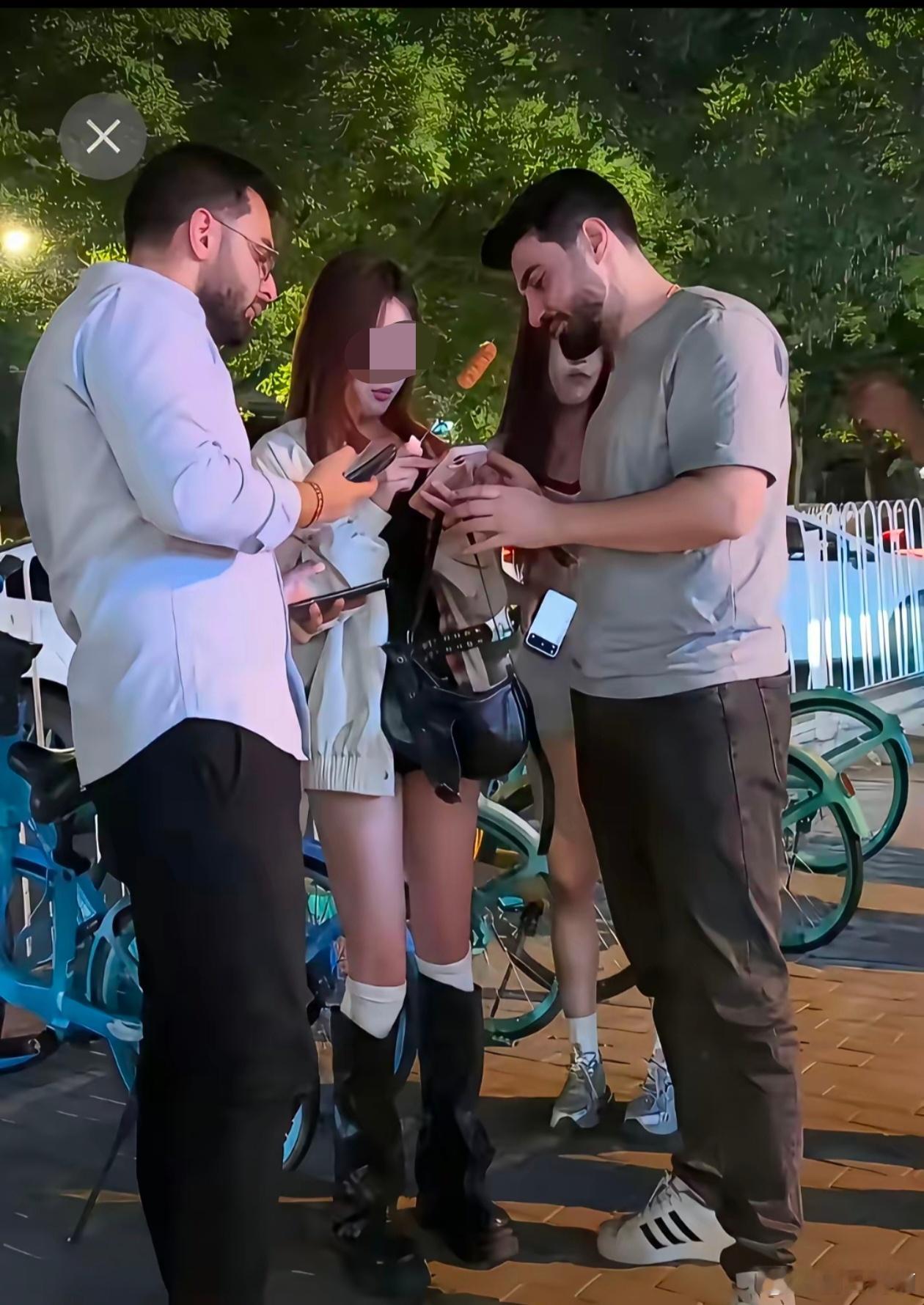 这就把手机号给印度人了