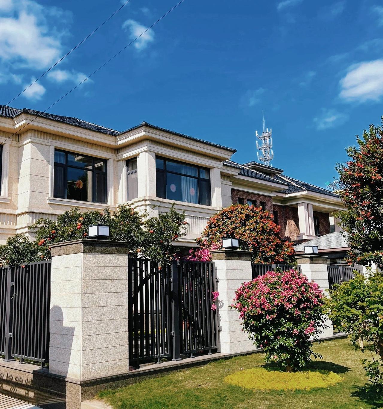 四川成都，一6旬大爷，通过中介，看上了300多平，总价600多万的大别墅，女儿怕