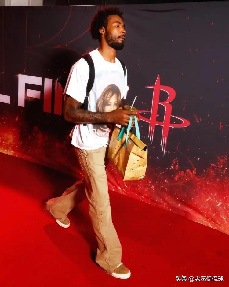 火箭大将伊森的表现真是一场灾难！虽然今天火箭在主场以107：105击败鹈鹕，但是