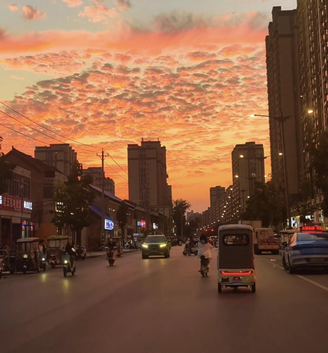 随手拍城市晚霞小城黄昏🌆