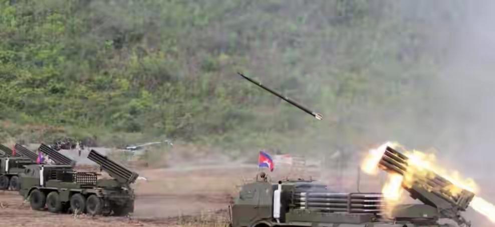 突发！柬军发射BM21火箭炮，精准反击泰军
