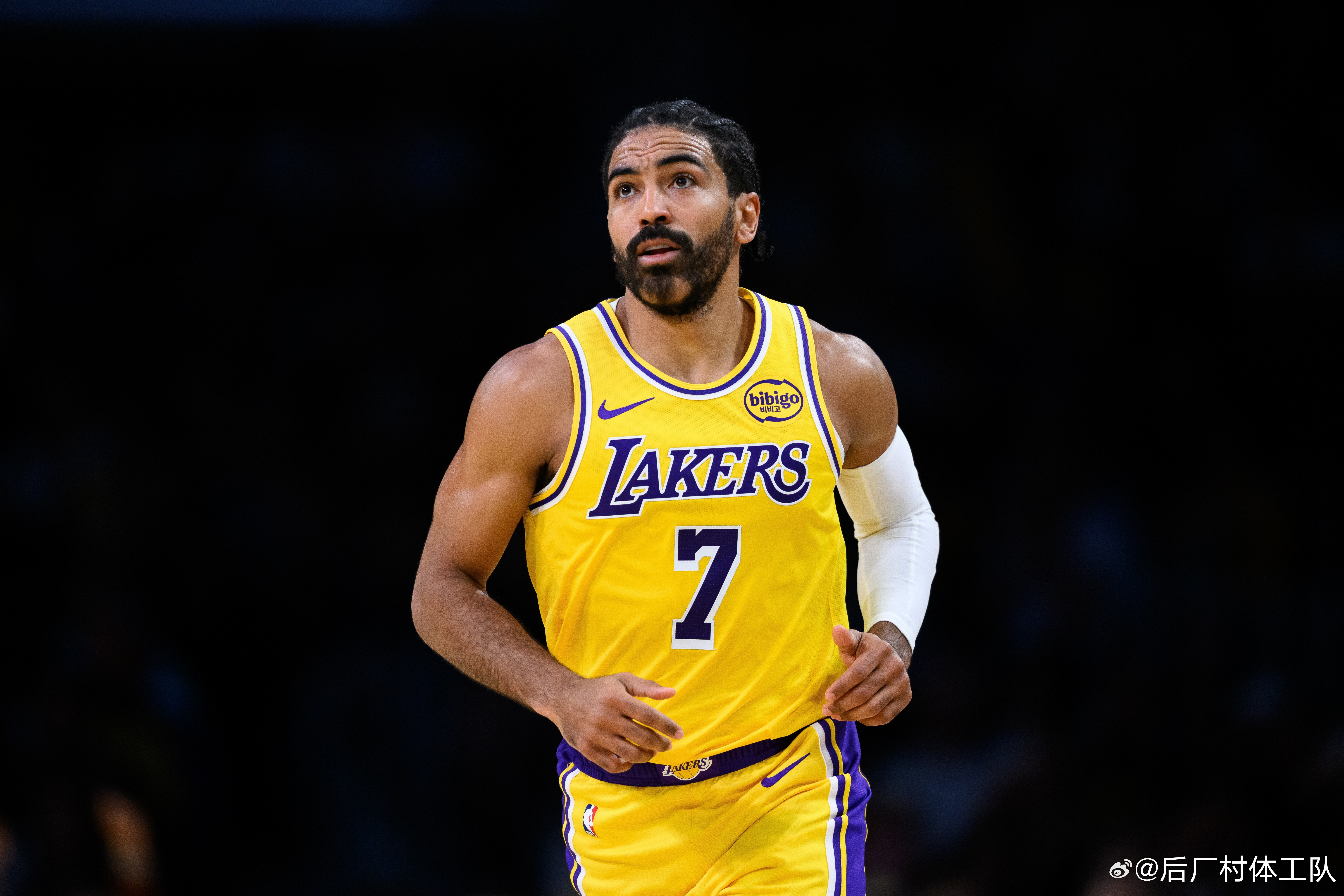 文森特纯纯副作用 湖人116-132不敌开拓者，此役文森特进攻端拉胯，各种投篮投