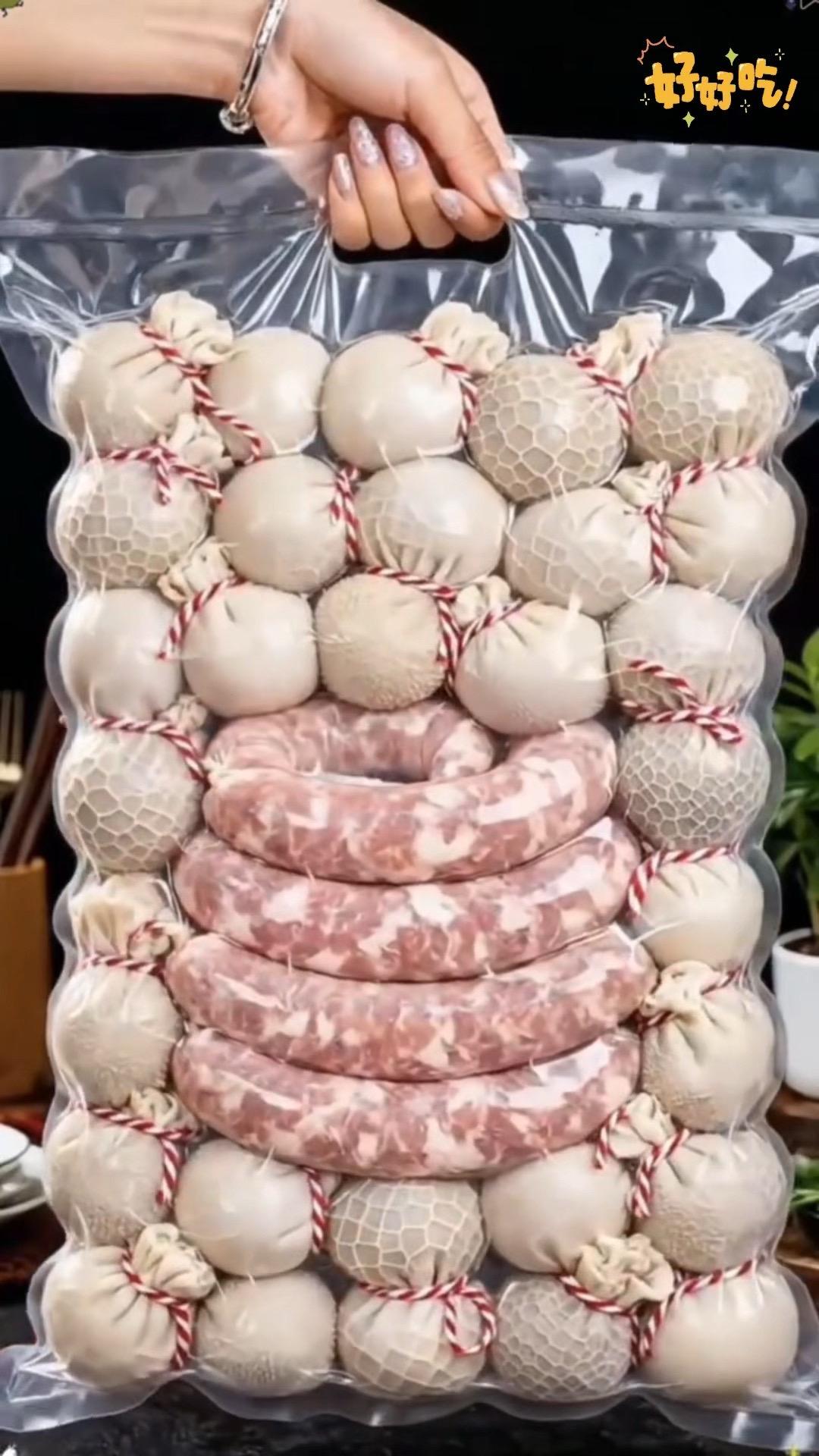 草原风味肚包肉&羊肉肠：一口鲜醇，地道本味之选草原特色肚包肉，精选鲜嫩...