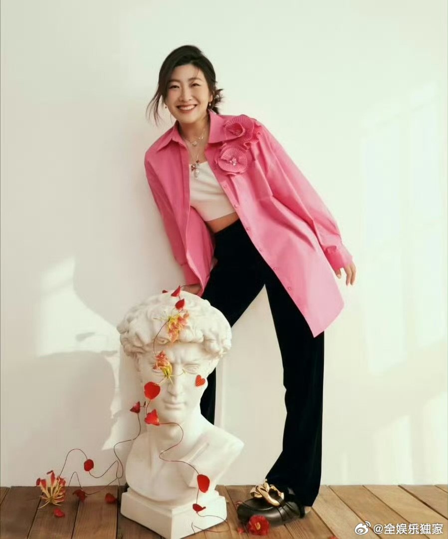 徐梦桃冬奥夺冠后重回浪姐 热烈欢迎冠军姐姐回归！冬奥赛场上为国争光，浪姐舞台上勇