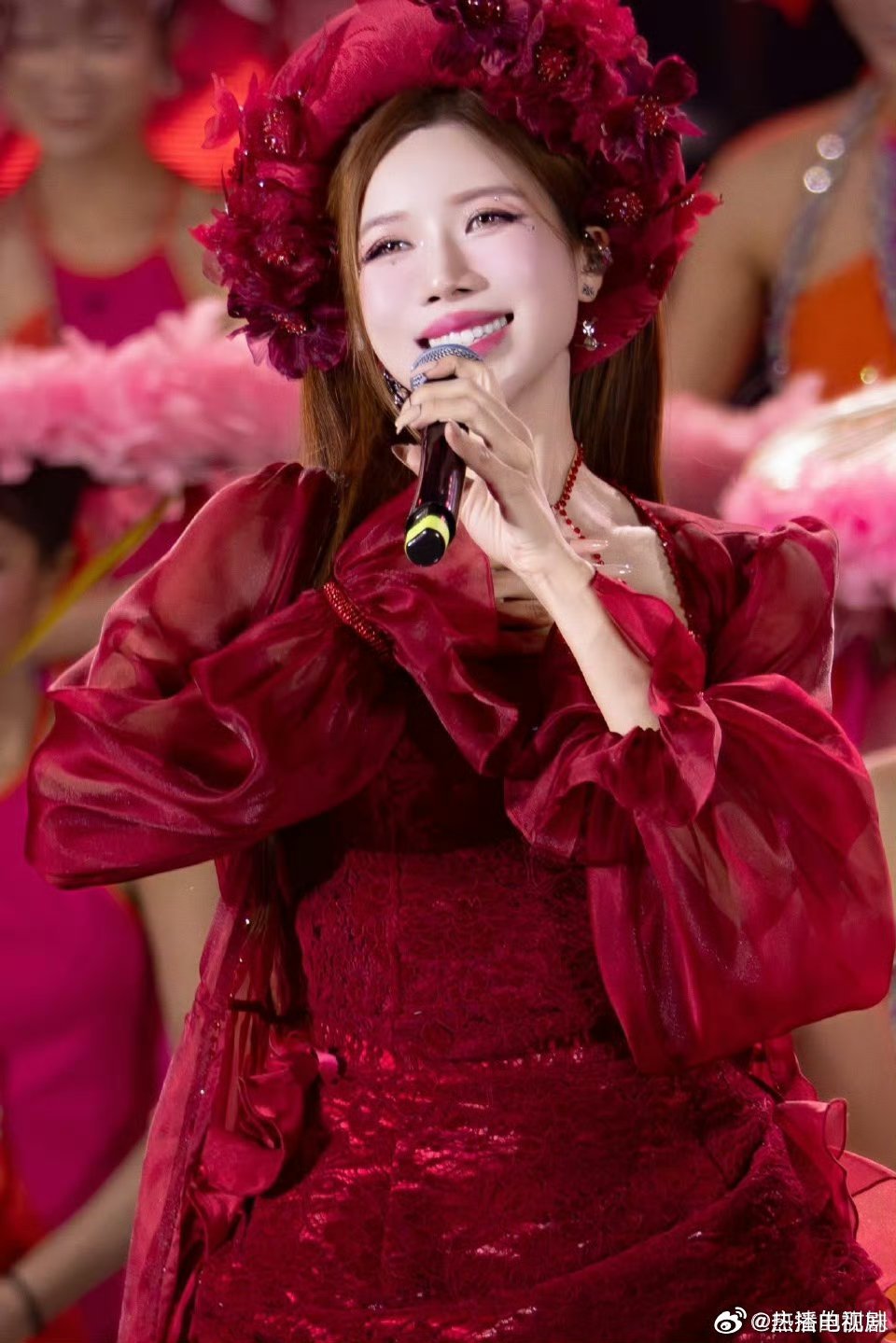 庄法不愧是越南版浪姐冠军直接被庄法《MOONLIGHT》惊艳到失语！一出场自带温