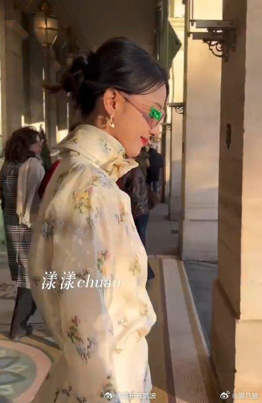 王楚然平底鞋王楚然时装周穿平底鞋王楚然老钱风 身高与气质双在线，平底鞋也走出主角