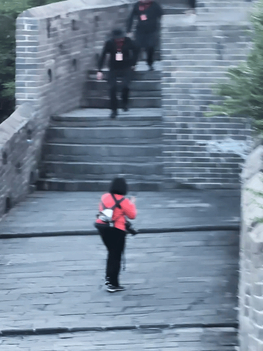 这题我知道，是🐏安排的肖春生上班：天高云淡，望断南飞雁，不到长城非好汉！！！[
