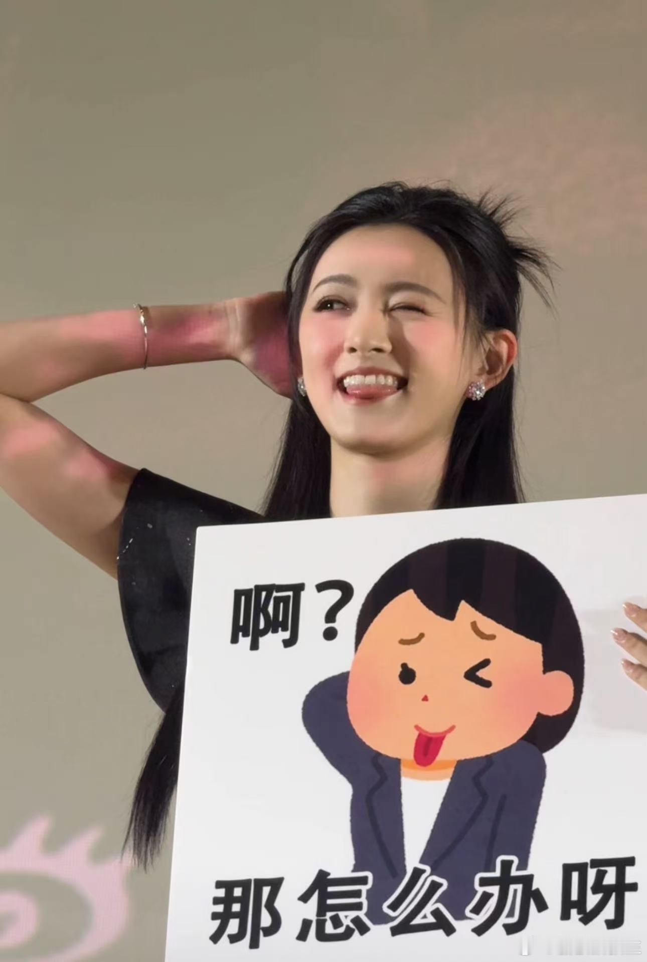 被王奕婷wink甜到 王奕婷线下比镜头甜百倍！元气又活泼的wink浑然天成，像小