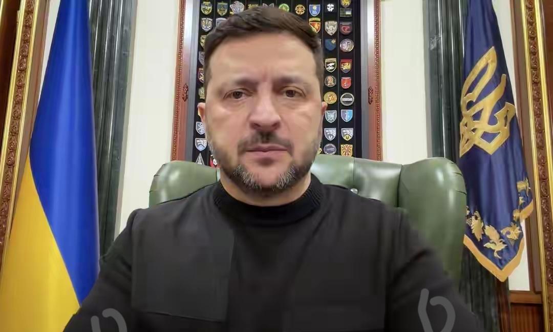 乌克兰大规模袭击俄罗斯
泽连斯基放话：“如果俄罗斯重新选总统，我们就停火！”
