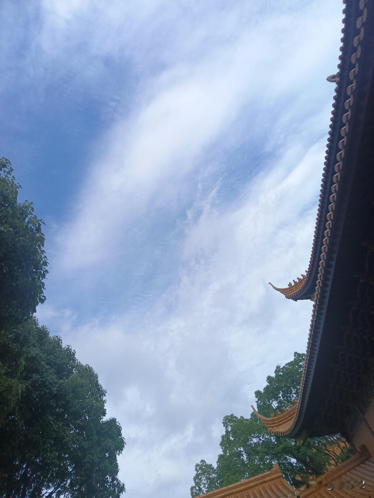 然而四年多过去，乌克兰越战越勇，战火甚至烧到了莫斯科。莫斯科不相信眼泪，莫斯科人
