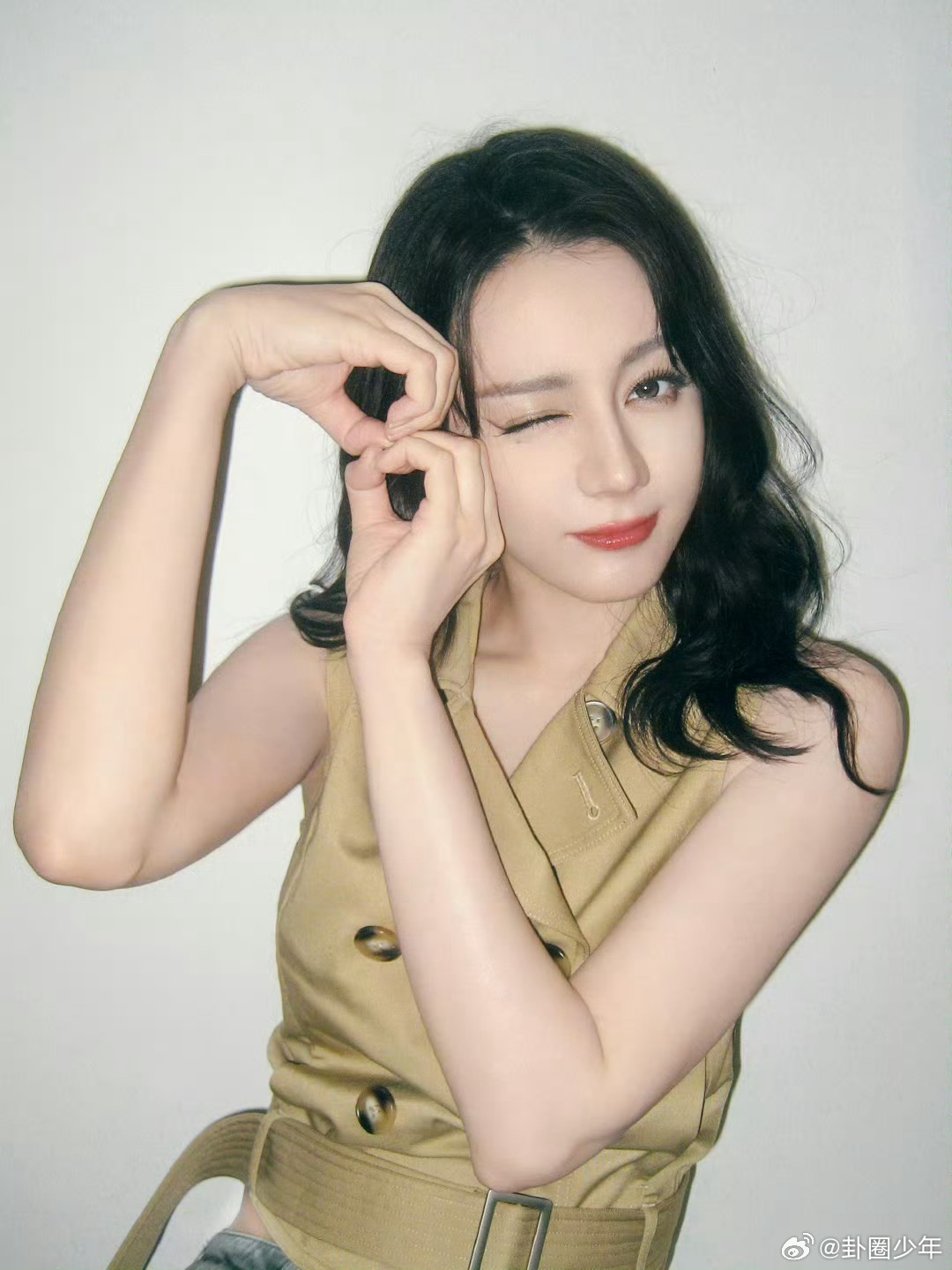 迪丽热巴这组图里一共有几个8热巴这组图里一共有几个8救命！这哪里是找8游戏，明明
