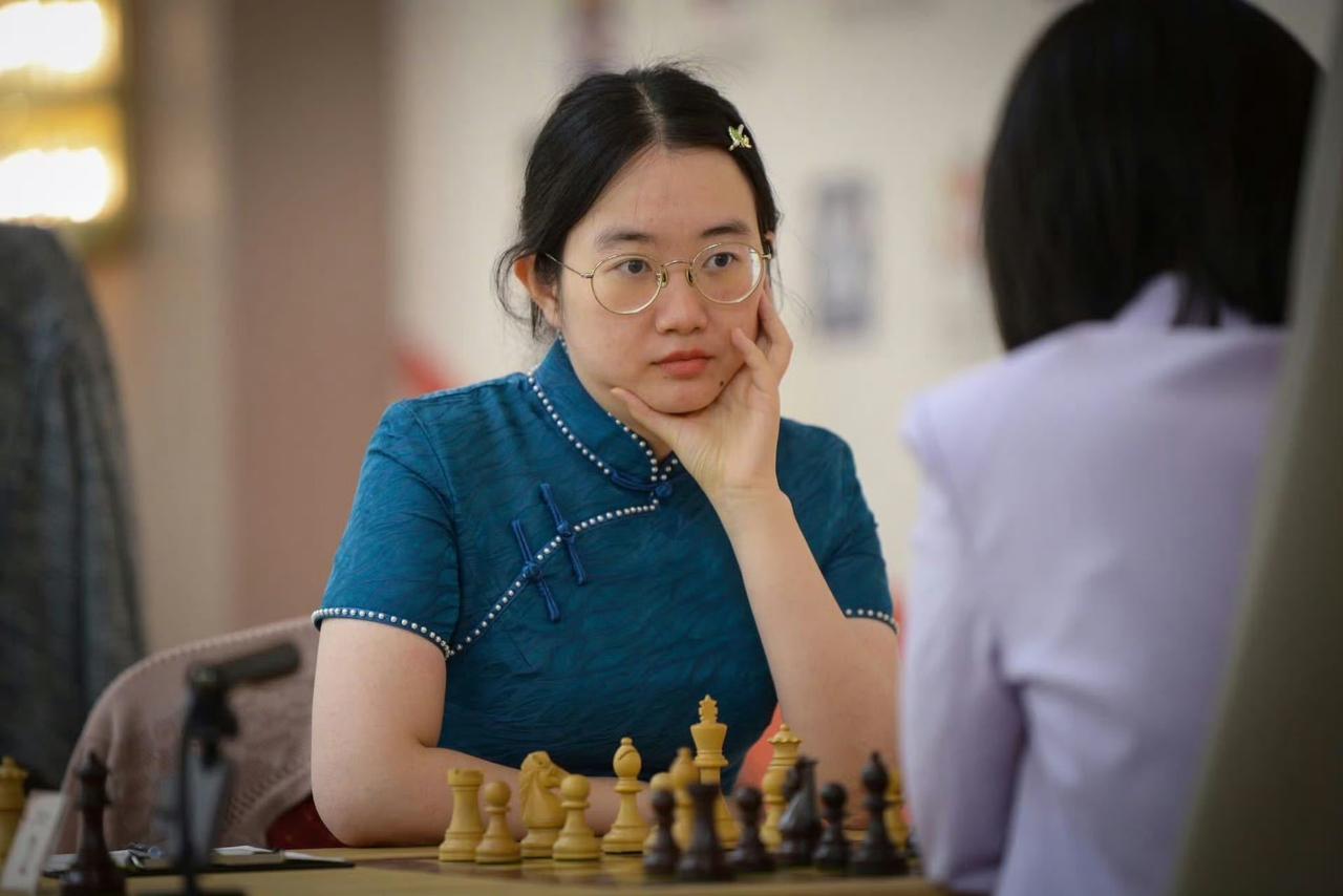 国际象棋女子世界杯，谭中怡胜雷挺婕，获季军并获世界冠军候选人赛资格。德什穆克与科