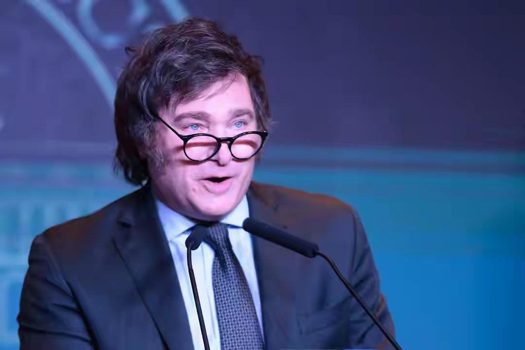 为什么不喜欢阿根廷总统蜥蜴人米莱?
阿根廷总统米莱积极要求加入访华行列，表现都十