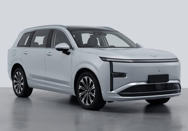 五菱星光L申报图长宽高4980/1930/1760mm，轴距2950mm插电混动