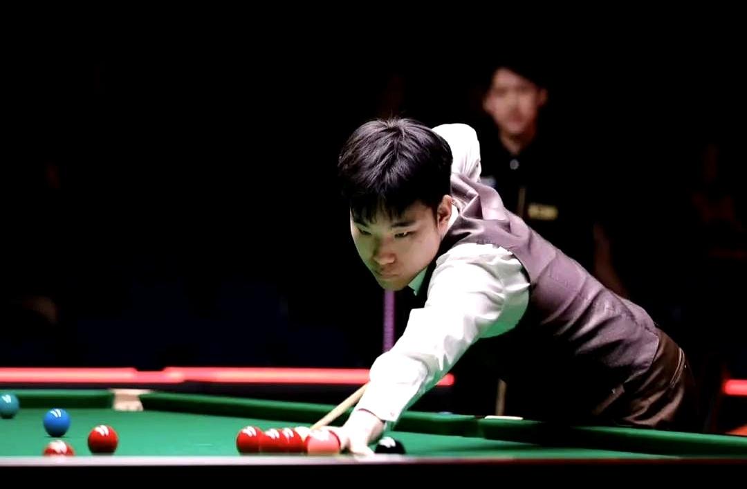 斯诺克资格赛中国四人强势晋级！
 

周跃龙开局2-3落后，直接上演八连鞭逆转。