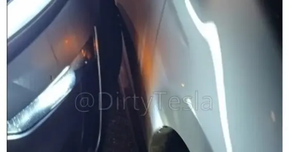 特斯拉Robotaxi自动驾驶出租车遭遇首起碰撞事故