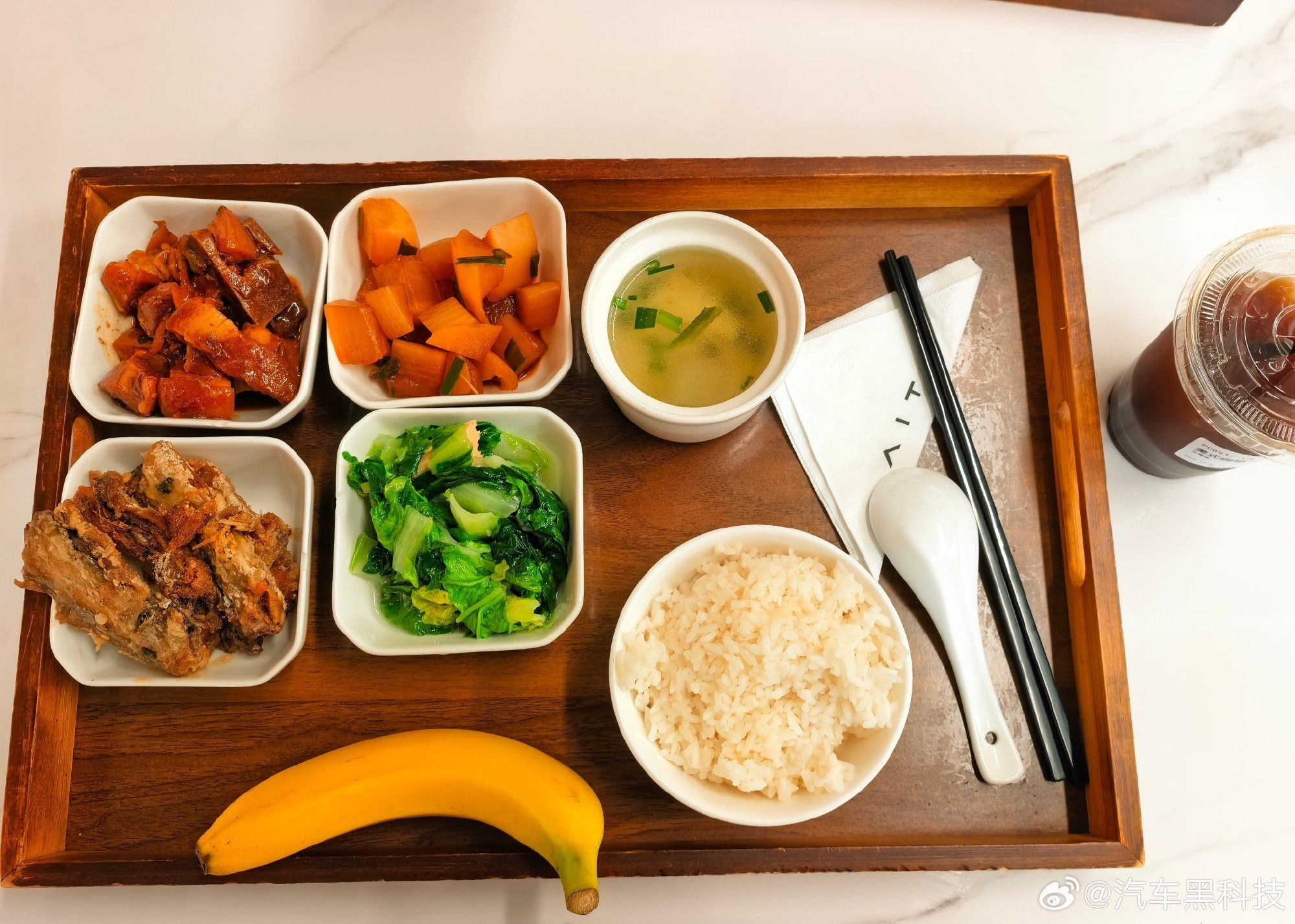 你会经常薅4S店羊毛吗  去年12月，鸿蒙智行叫停用户中心免费餐饮、充电、洗车，